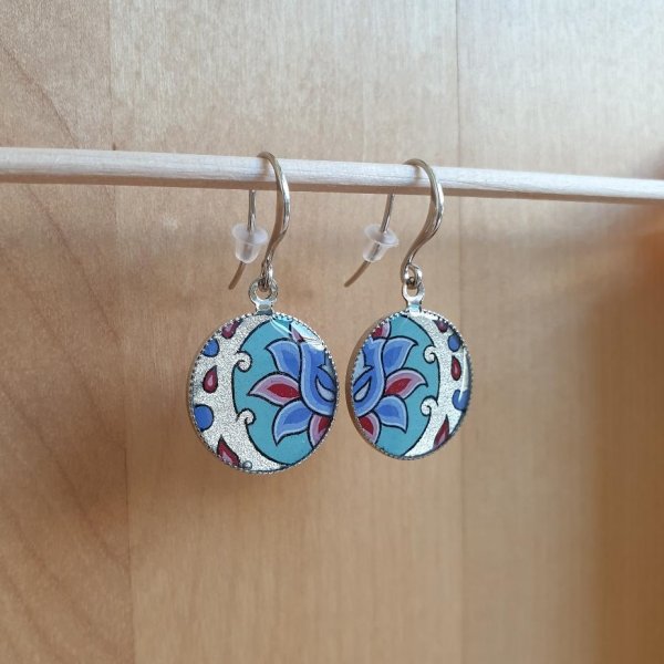 Verlichte bloem en arabesk oorbellen groen/zilver/blauw/roze