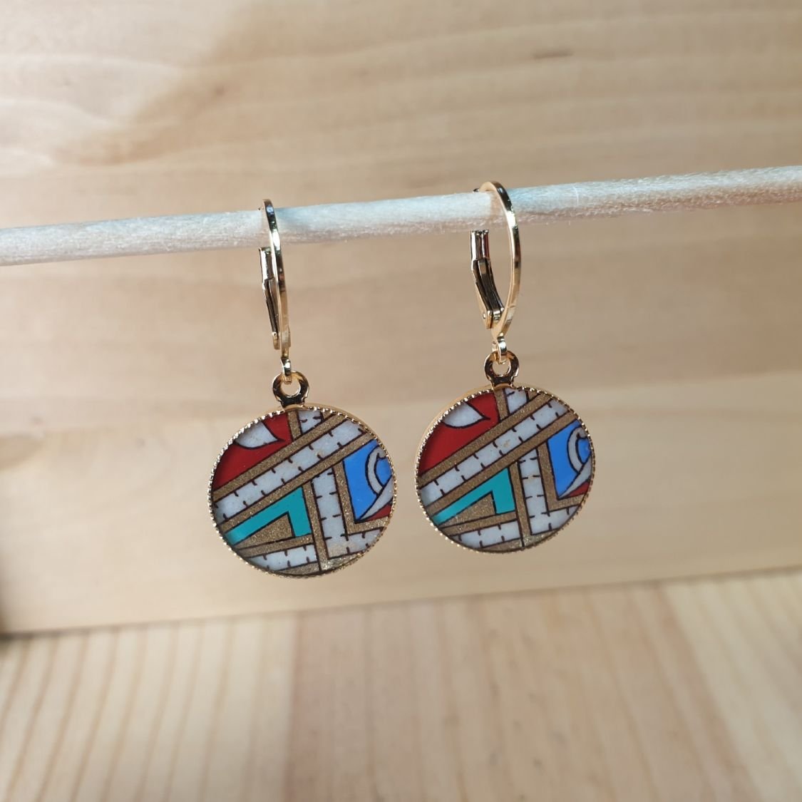 Goud/rood/blauw/groen verlichte hanger oorbellen