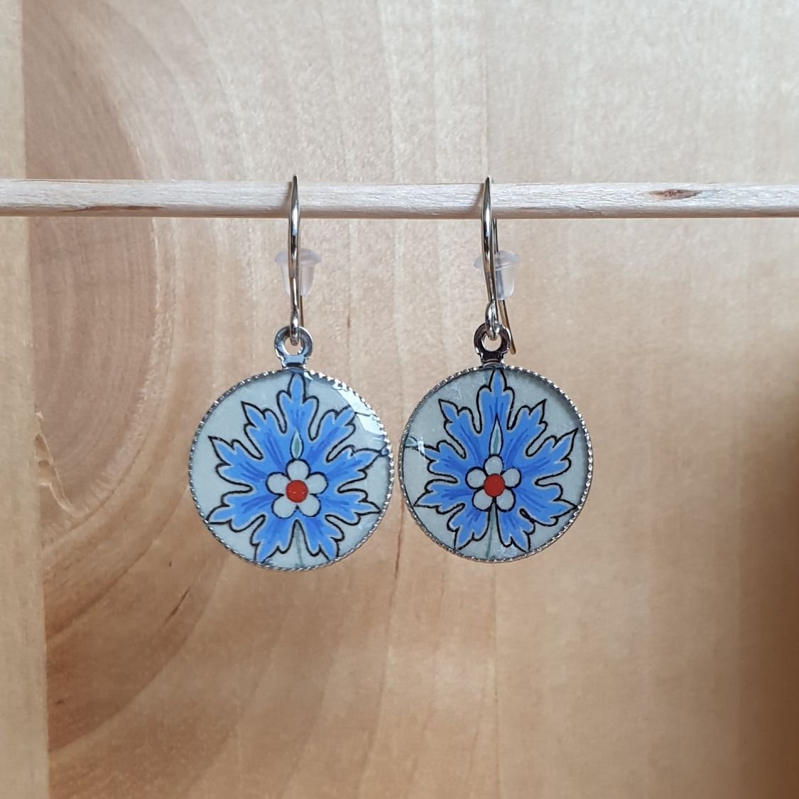 Blauwe oosterse bloem hanger oorbellen