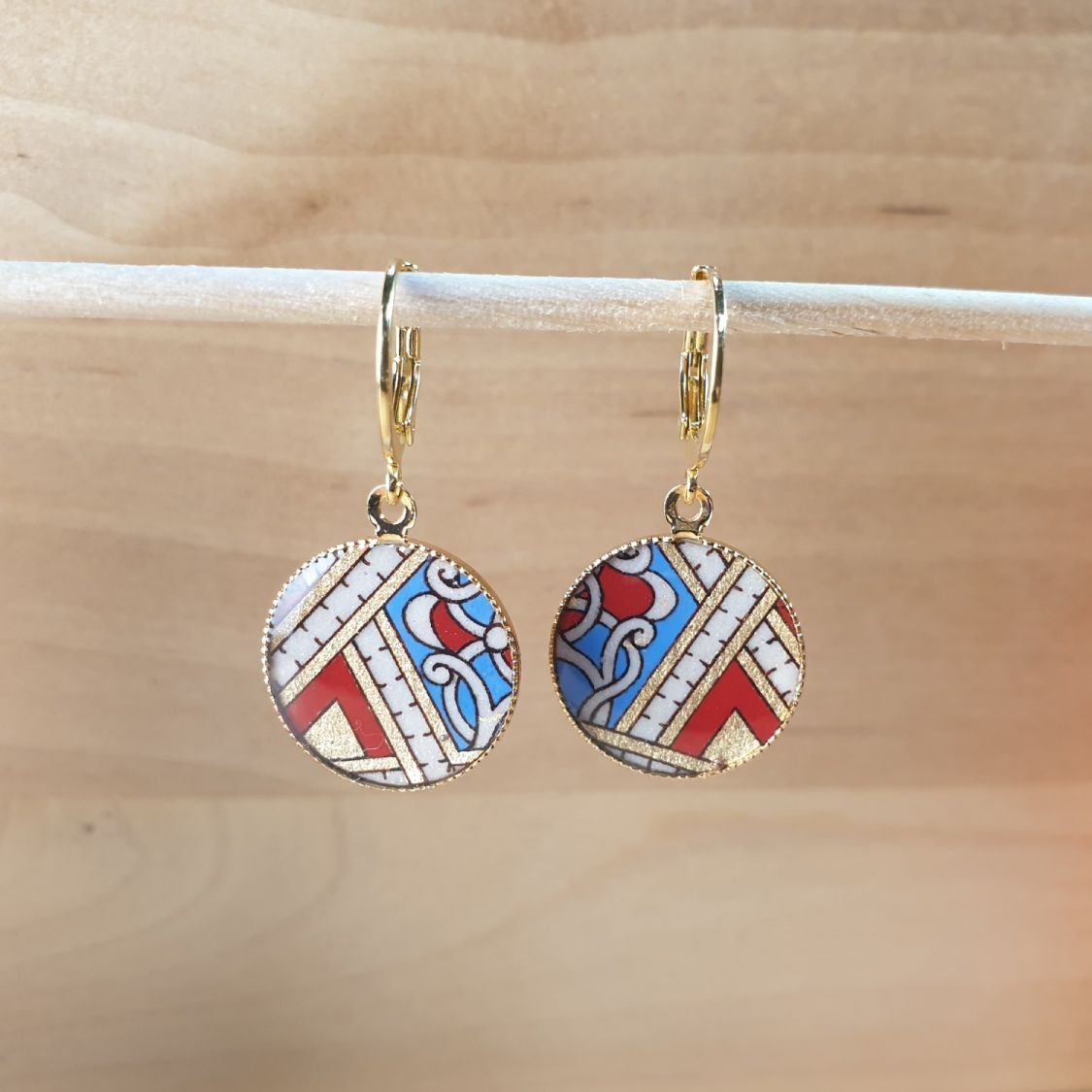 Gouden/rode/blauwe hanger oorbellen