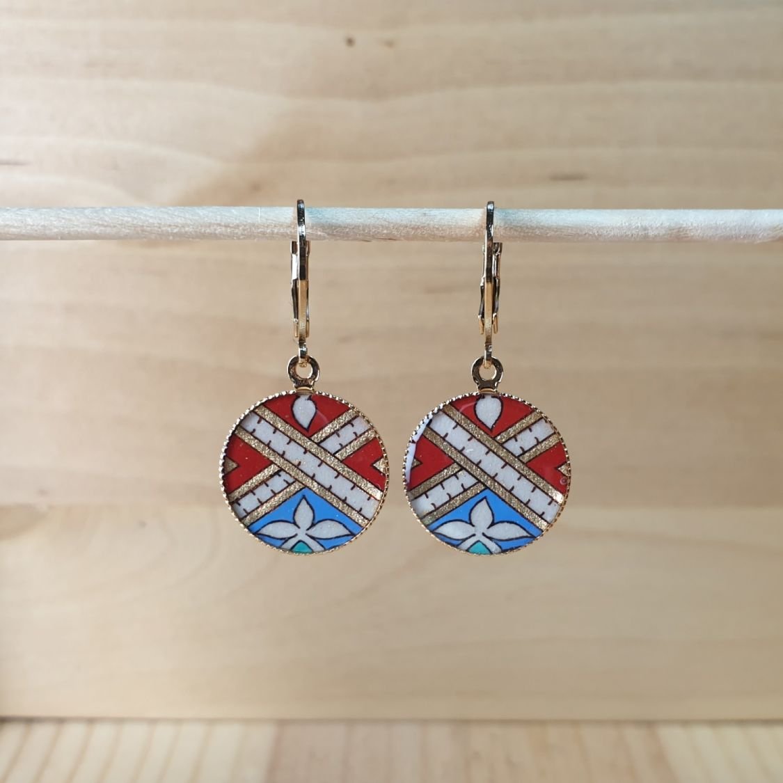 Goud/rood/blauw/groen verlichte hanger oorbellen