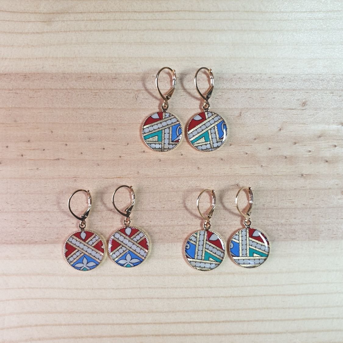 Goud/rood/blauw/groen verlichte hanger oorbellen