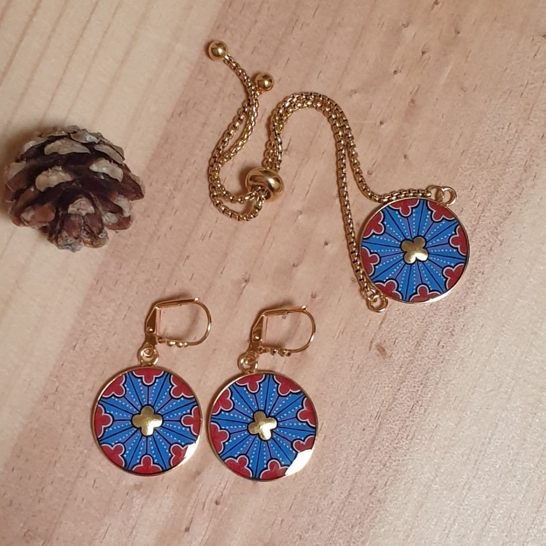 Boucles d'oreille pendantes rosace gothique