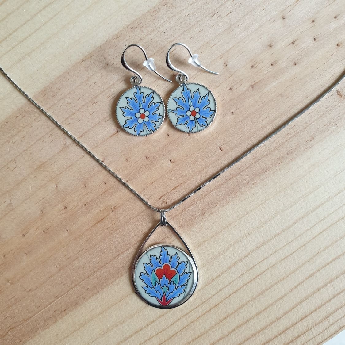 Blauwe oosterse bloem hanger oorbellen