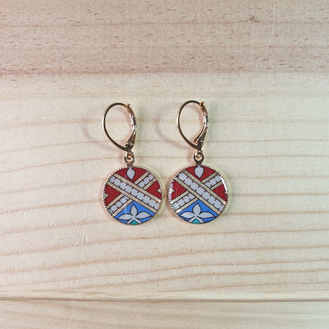 Goud/rood/blauw/groen verlichte hanger oorbellen