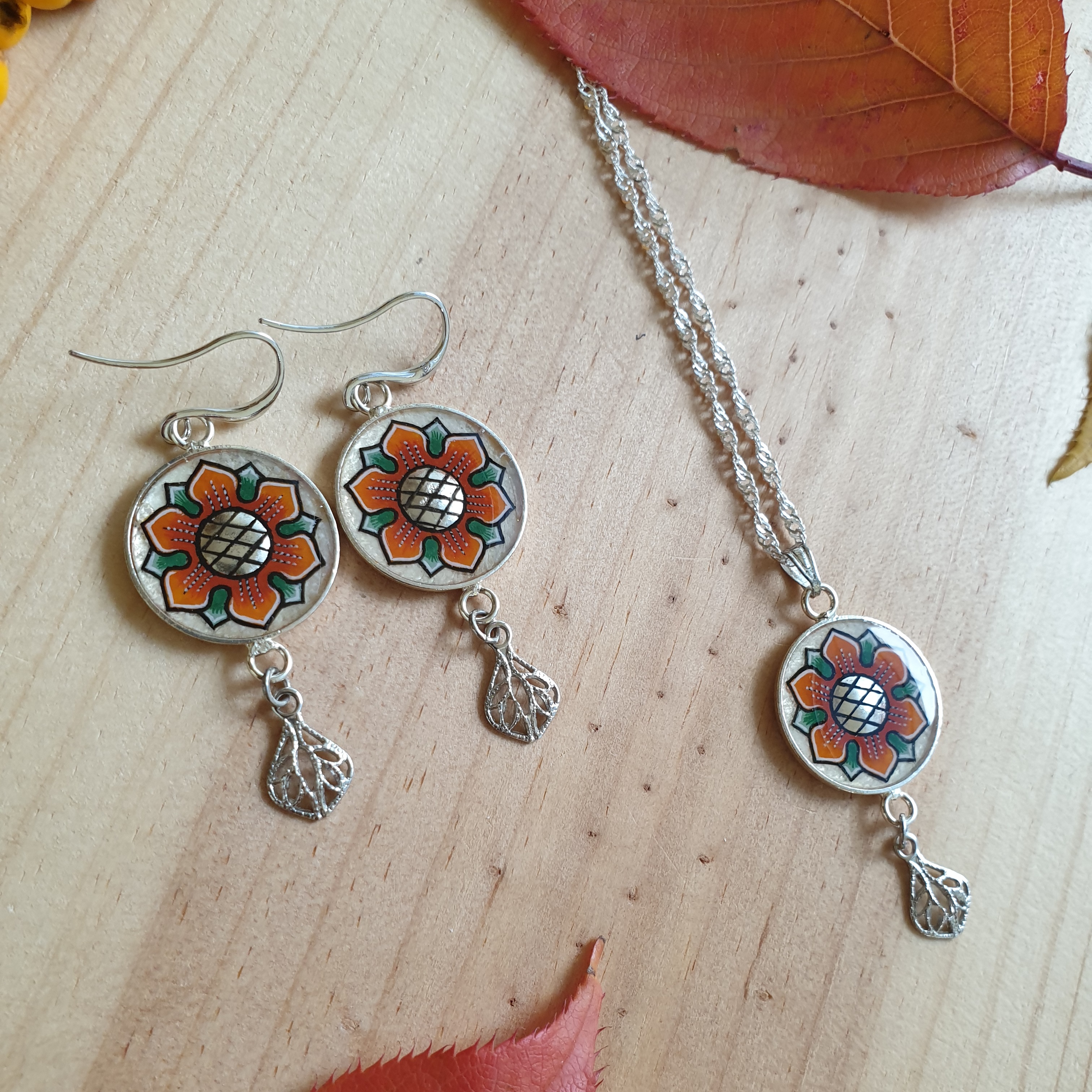 Voorjaarsbloem oorbellen oranje/goud wit