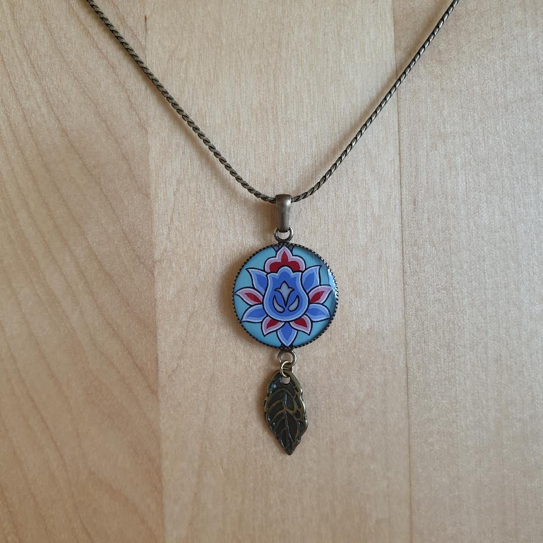 Groen/blauw/roze bloemen hanger ketting aan zilveren ketting