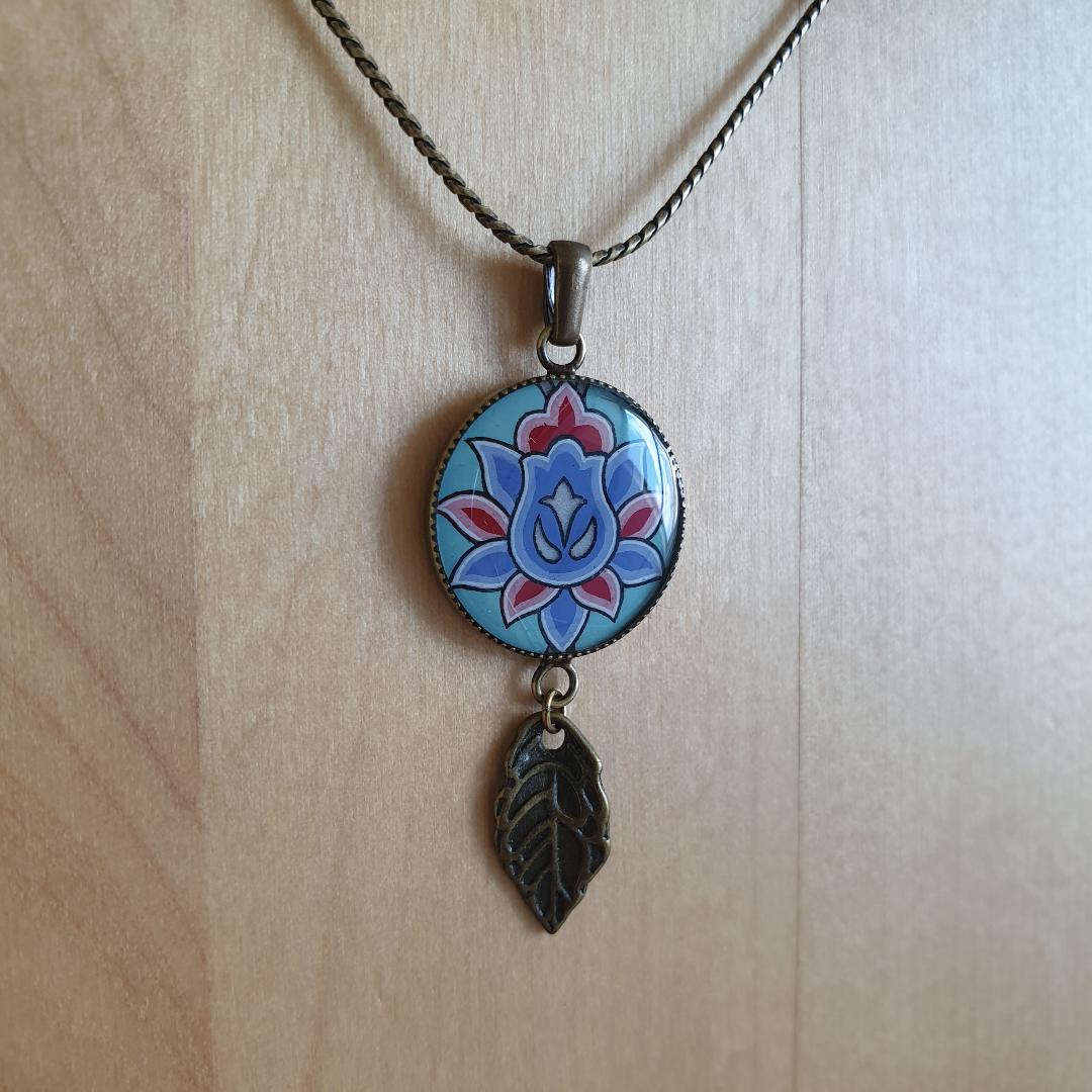 Groen/blauw/roze bloemen hanger ketting aan zilveren ketting