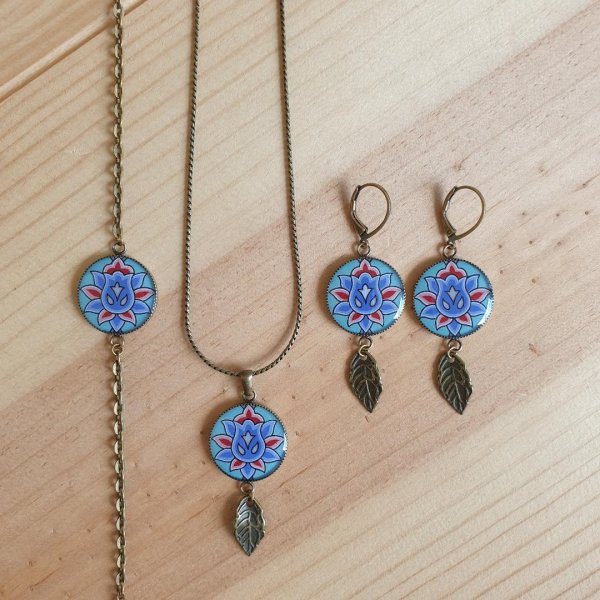 Groen/blauw/roze bloemen hanger ketting aan zilveren ketting
