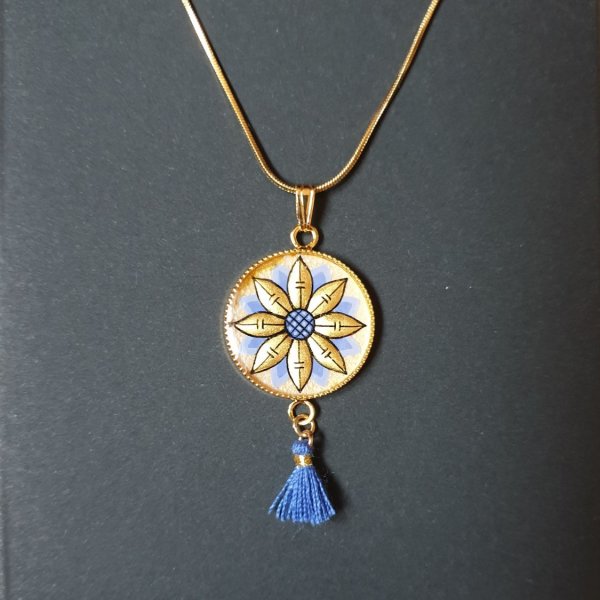 Goud/blauwe bloemen hanger ketting aan gouden ketting