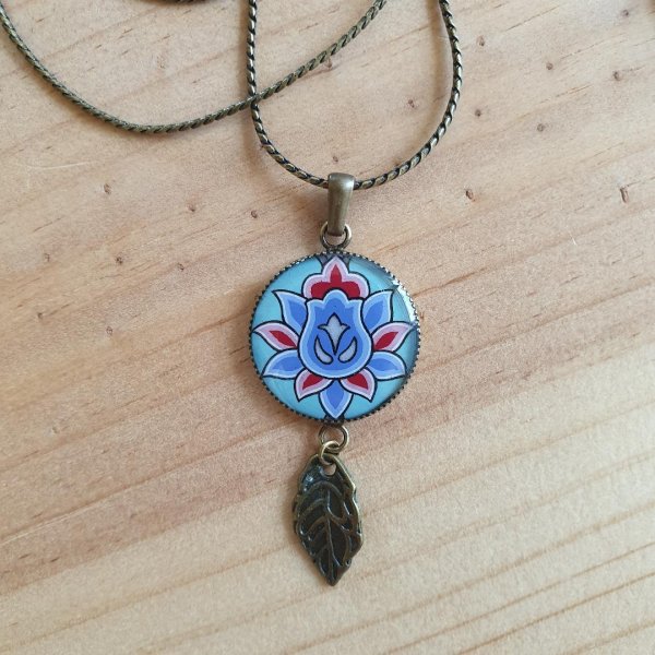 Groen/blauw/roze bloemen hanger ketting aan zilveren ketting