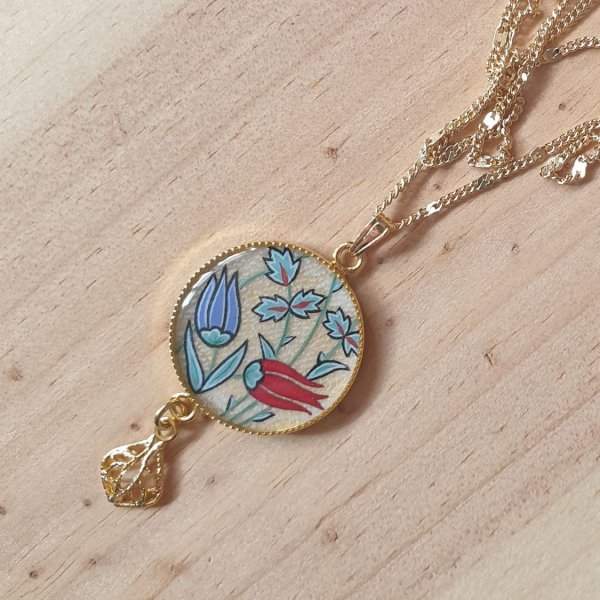 Kettinghanger verlichte oosterse bloemen om de hals of halsketting