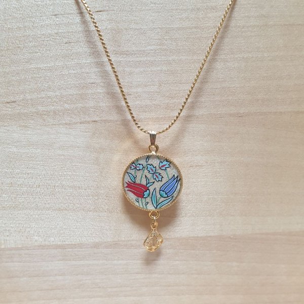 Kettinghanger verlichte oosterse bloemen om de hals of halsketting