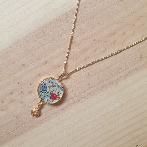 Kettinghanger verlichte oosterse bloemen om de hals of halsketting