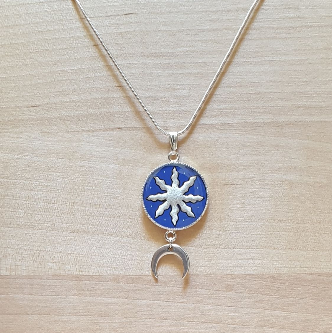 Collier pendentif enluminure soleil et lune argent
