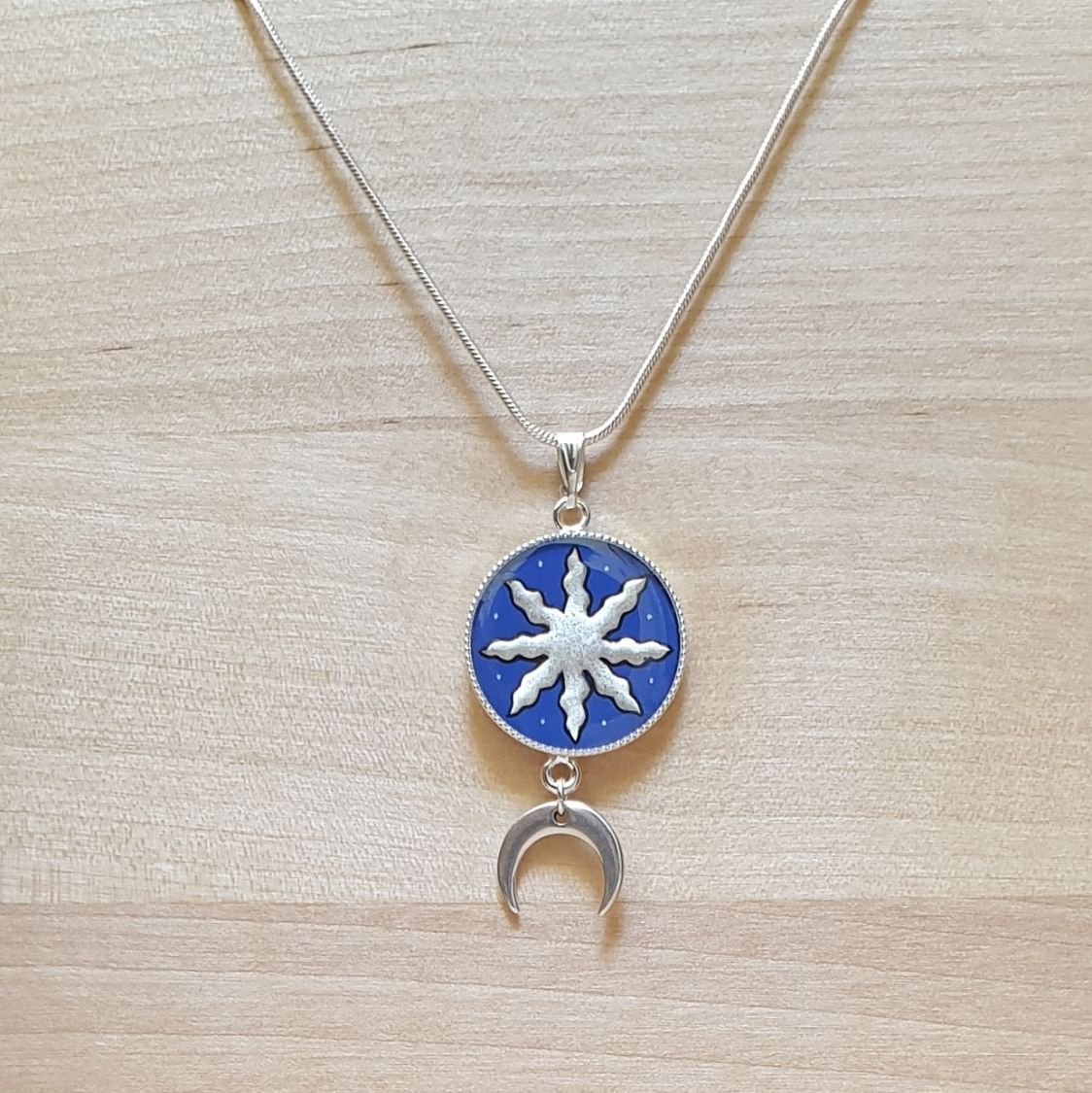 Collier pendentif enluminure soleil et lune argent