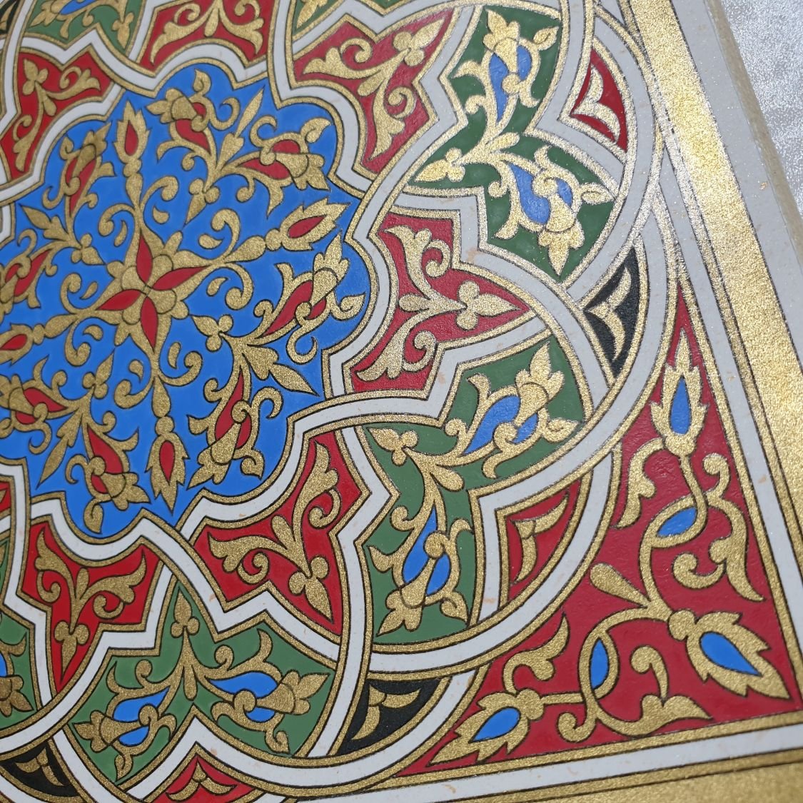goud/groen/blauw/rood arabesk verlichting 