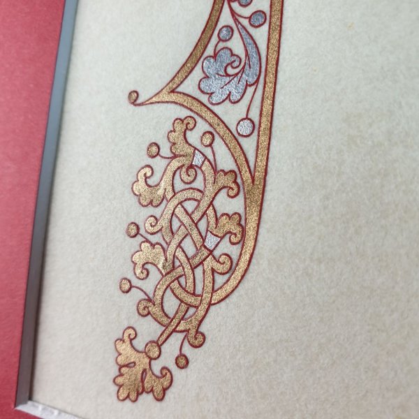 Verlichte letter P in Karolingische stijl