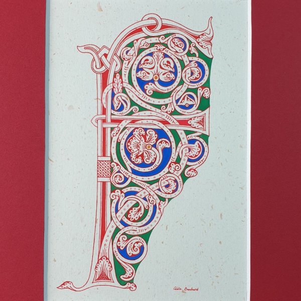 Verlichte letter F in Romaanse stijl