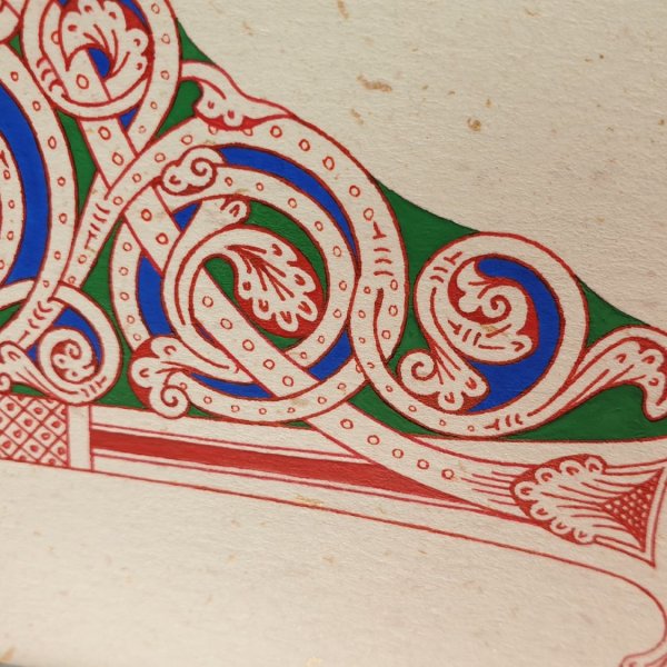 Verlichte letter F in Romaanse stijl