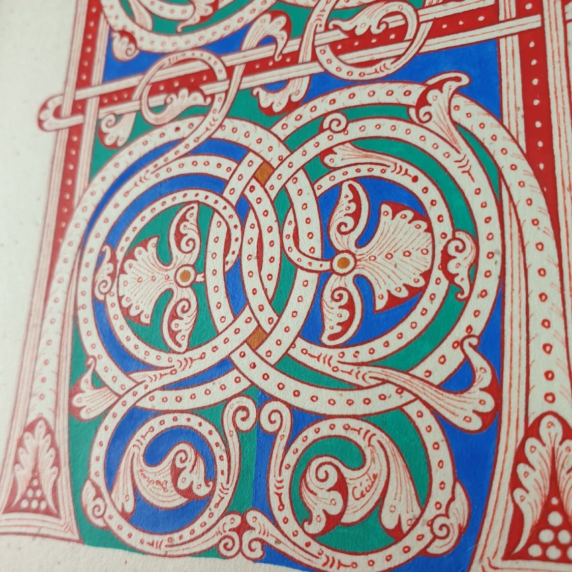Verlichte letter H in Romaanse stijl