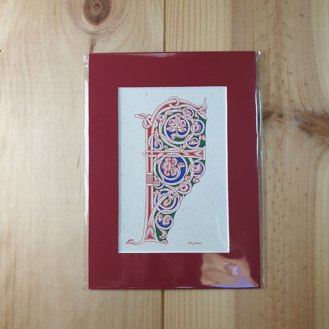 Verlichte letter F in Romaanse stijl