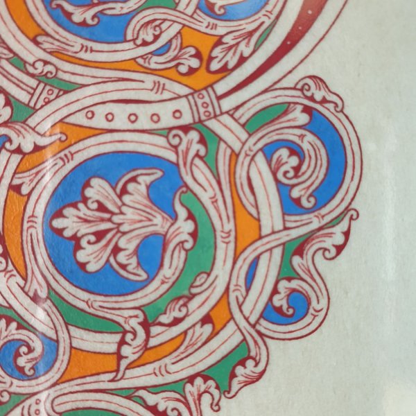 Verlichte letter P in Romaanse stijl