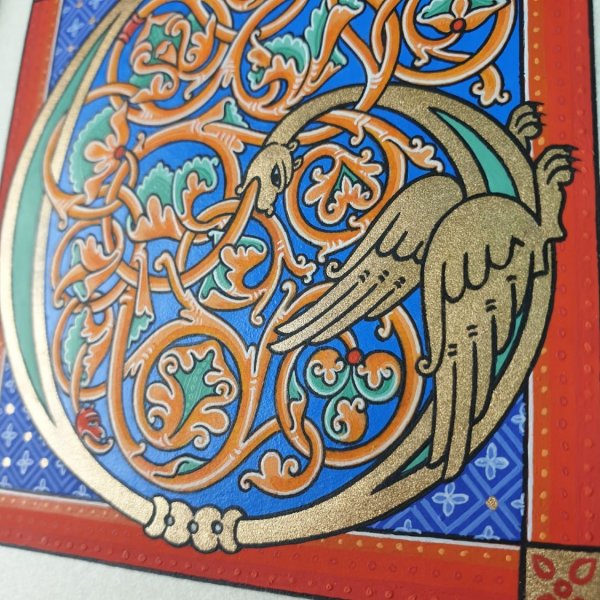 Verlichte letter G in Romaanse stijl