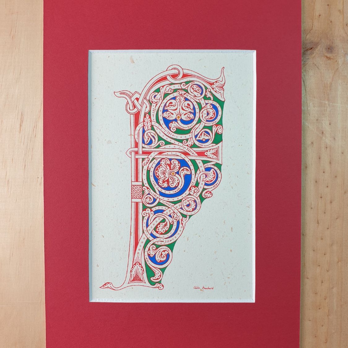 Verlichte letter F in Romaanse stijl