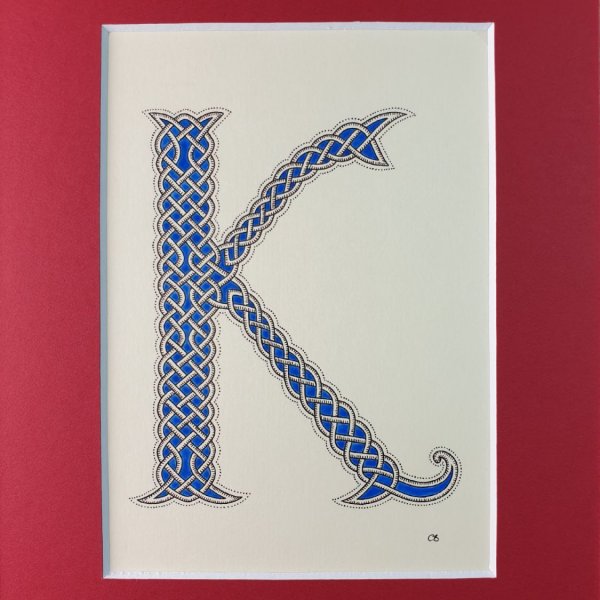 Verlichte letter K met interlacing