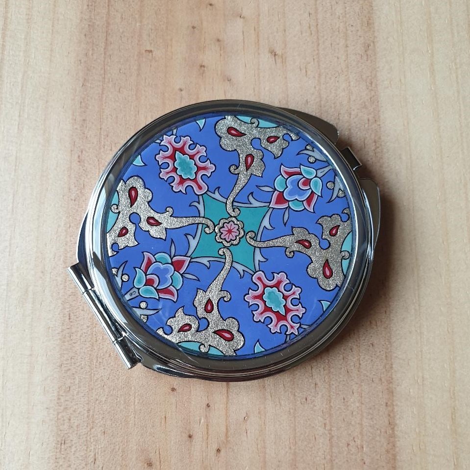 Miroir de sac enluminure fleurs et arabesques