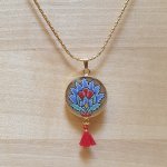 Halsketting hanger verlichte blauwe oosterse bloem